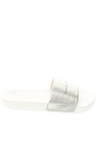 Чехли Calvin Klein Jeans, Размер 39, Цвят Сребрист, Цена 29,65 €, #133064367