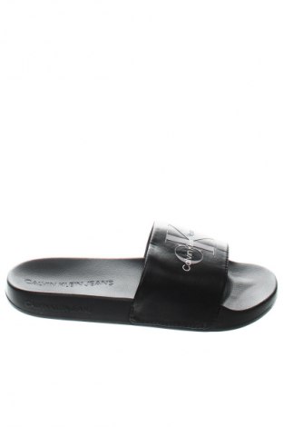 Чехли Calvin Klein Jeans, Размер 38, Цвят Черен, Цена 38,85 €, #133064654