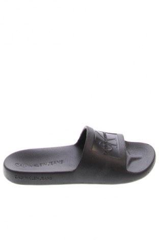 Чехли Calvin Klein Jeans, Размер 35, Цвят Черен, Цена 24,54 €, #133066859