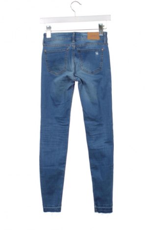 Női farmernadrág Bershka, Méret XS, Szín Kék, Ár 3 060 Ft