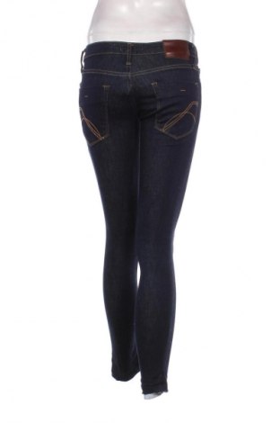 Damskie jeansy French Connection, Rozmiar S, Kolor Niebieski, Cena 22,99 zł