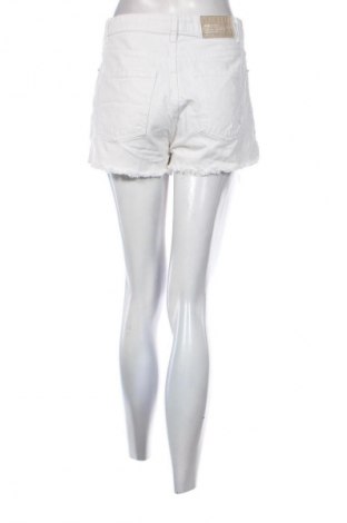 Γυναικείο κοντό παντελόνι Fb Sister, Μέγεθος M, Χρώμα Λευκό, Τιμή 4,99 €