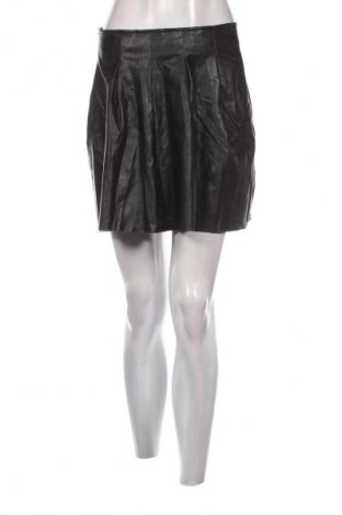 Кожена пола Stradivarius, Размер M, Цвят Черен, Цена 13,00 €