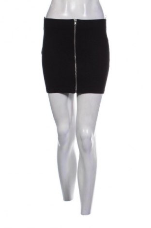 Пола H&M Divided, Размер S, Цвят Черен, Цена 3,06 €