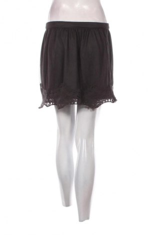 Пола Pull&Bear, Размер L, Цвят Сив, Цена 3,06 €