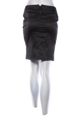 Пола Unbranded, Размер M, Цвят Черен, Цена 2,04 €