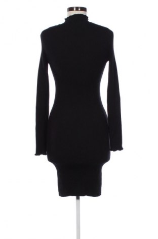 Ruha Bershka, Méret M, Szín Fekete, Ár 3 078 Ft