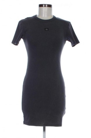 Sukienka Calvin Klein Jeans, Rozmiar M, Kolor Szary, Cena 463,99 zł, #133064990