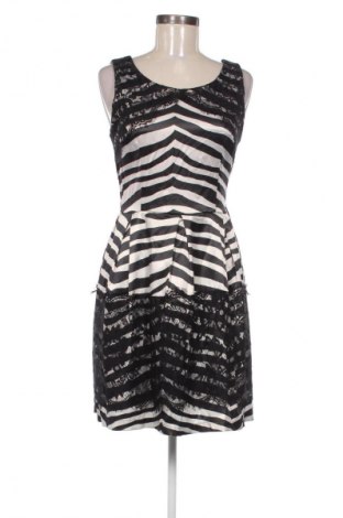 Kleid Rinascimento, Größe M, Farbe Mehrfarbig, Preis 10,99 €