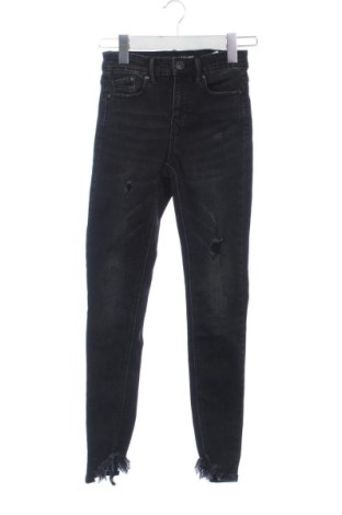 Дамски дънки Stradivarius, Размер XXS, Цвят Черен, Цена 13,00 €, #137542551