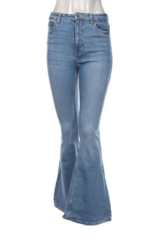 Damskie jeansy Bershka, Rozmiar S, Kolor Niebieski, Cena 55,65 zł, #137556654