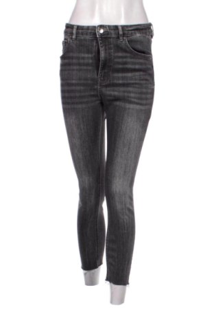 Blugi de femei Pull&Bear, Mărime M, Culoare Gri, Preț 54,00 Lei, #137570766