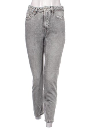 Damskie jeansy Bershka, Rozmiar S, Kolor Szary, Cena 42,34 zł, #137576077