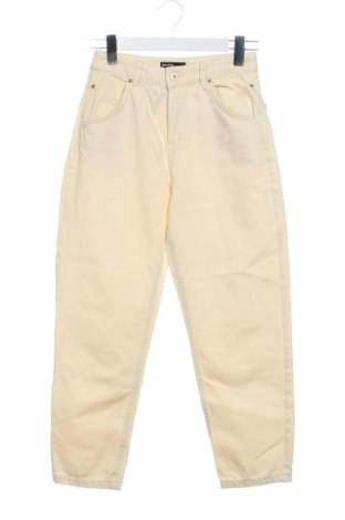 Дамски дънки Bershka, Размер XS, Цвят Екрю, Цена 15,00 €, #137555134
