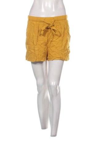 Дамски къс панталон Pull&Bear, Размер S, Цвят Жълт, Цена 6,13 €, #137540057
