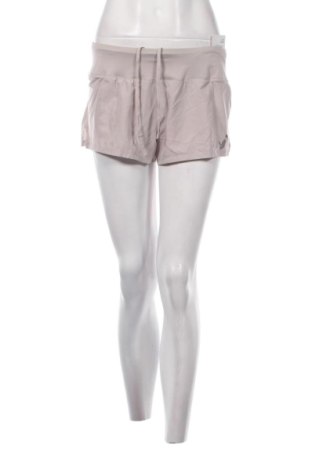 Pantaloni scurți de femei Nike, Mărime M, Culoare Bej, Preț 135,99 Lei, #137560903