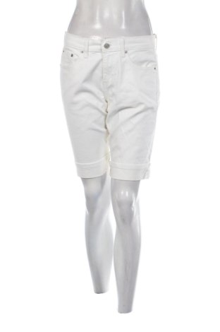 Pantaloni scurți de femei Levi's, Mărime L, Culoare Alb, Preț 166,00 Lei, #137561223
