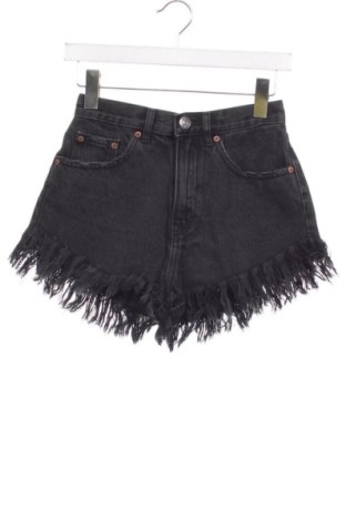 Дамски къс панталон Pull&Bear, Размер XS, Цвят Черен, Цена 12,78 €, #137563492