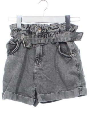 Pantaloni scurți de femei Bershka, Mărime XS, Culoare Gri, Preț 78,74 Lei, #137578673