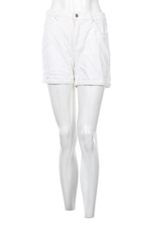 Pantaloni scurți de femei Sinsay, Mărime S, Culoare Alb, Preț 41,99 Lei, #137585873