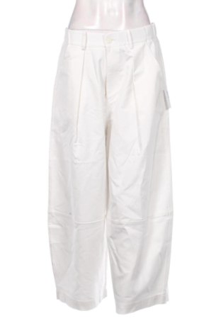 Pantaloni de femei Wendy Trendy, Mărime M, Culoare Alb, Preț 107,87 Lei, #137547215
