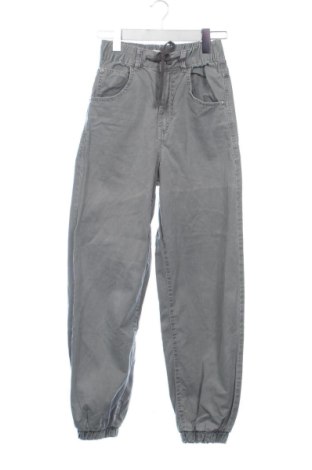 Дамски панталон Bershka, Размер XS, Цвят Сив, Цена 10,86 €, #137548966