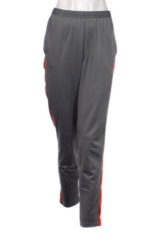 Pantaloni trening de femei Nike, Mărime XL, Culoare Multicolor, Preț 139,00 Lei, #137570357