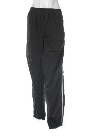 Дамско спортно долнище Nike, Размер XXL, Цвят Черен, Цена 29,00 €, #137586598