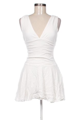 Rochie Bershka, Mărime M, Culoare Alb, Preț 78,74 Lei, #137599341