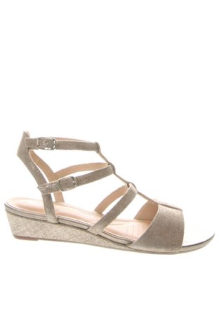 Сандали Clarks, Размер 37, Цвят Бежов, Цена 85,73 €, #137586691