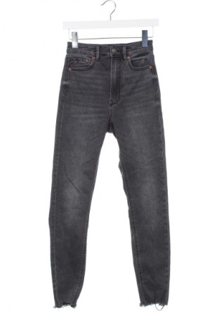 Blugi de femei Stradivarius, Mărime XS, Culoare Gri, Preț 95,99 Lei, #128696670