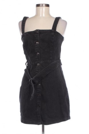 Рокля Bershka, Размер M, Цвят Черен, Цена 15,33 €, #128567990