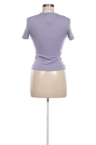 Damen Shirt Calvin Klein Jeans, Größe XS, Farbe Lila, Preis 57,99 €