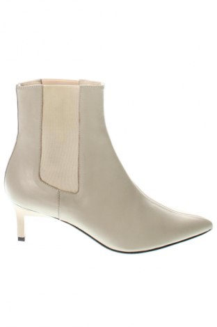 Дамски боти Calvin Klein, Размер 38, Цвят Бежов, Цена 52,66 €