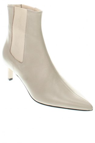 Дамски боти Calvin Klein, Размер 38, Цвят Бежов, Цена 52,66 €