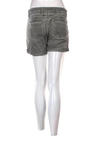 Дамски къс панталон 17 & Co., Размер M, Цвят Зелен, Цена 2,04 €