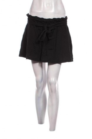 Дамски къс панталон Bershka, Размер S, Цвят Черен, Цена 2,55 €