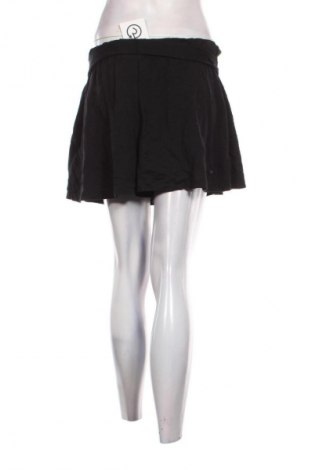 Дамски къс панталон Bershka, Размер S, Цвят Черен, Цена 2,55 €