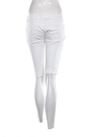 Дамски къс панталон Blind Date, Размер M, Цвят Бял, Цена 2,55 €