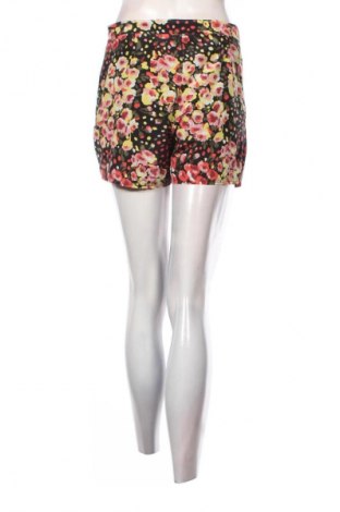 Női rövidnadrág Glamorous, Méret M, Szín Sokszínű, Ár 1 339 Ft