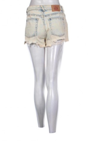 Дамски къс панталон Pull&Bear, Размер S, Цвят Многоцветен, Цена 3,06 €