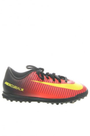 Детски обувки Nike, Размер 38, Цвят Многоцветен, Цена 44,02 €, #133153606