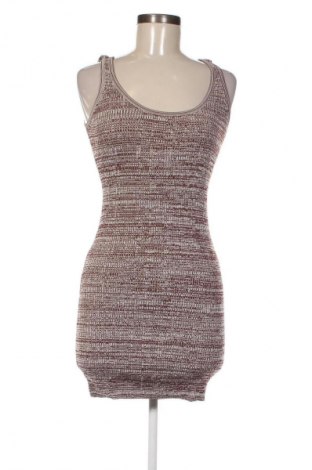 Ruha FIRST, Méret M, Szín Sokszínű, Ár 8 779 Ft