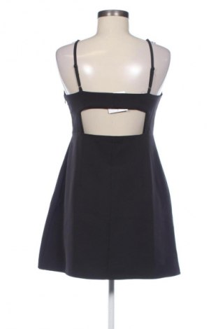 Sukienka Trendyol, Rozmiar M, Kolor Czarny, Cena 26,99 zł