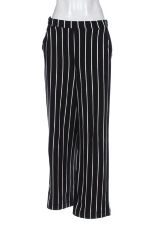  Bershka, Размер M, Цвят Черен, Цена 20,96 €, #136175624
