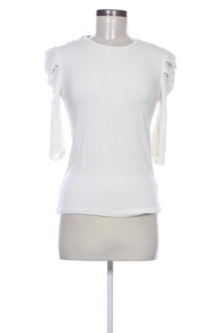 Damen Shirt Stradivarius, Größe M, Farbe Ecru, Preis 9,91 €, #137622369