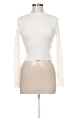 Damen Shirt Stradivarius, Größe S, Farbe Ecru, Preis 8,00 €, #137625840