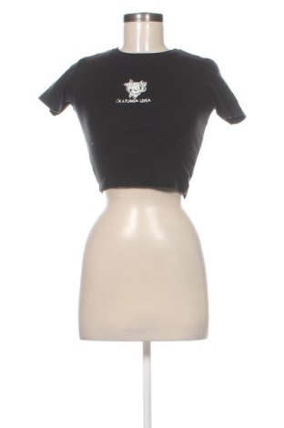 Γυναικείο t-shirt Pull&Bear, Μέγεθος XS, Χρώμα Μαύρο, Τιμή 8,74 €, #137635149
