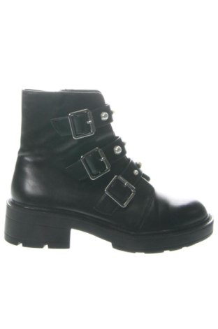 Damen Stiefeletten Pull&Bear, Größe 37, Farbe Schwarz, Preis 21,97 €, #137632302