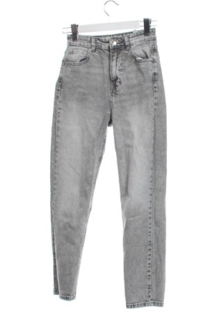 Dámske džínsy  Pull&Bear, Veľkosť XS, Farba Sivá, Cena  10,00 €, #137608082